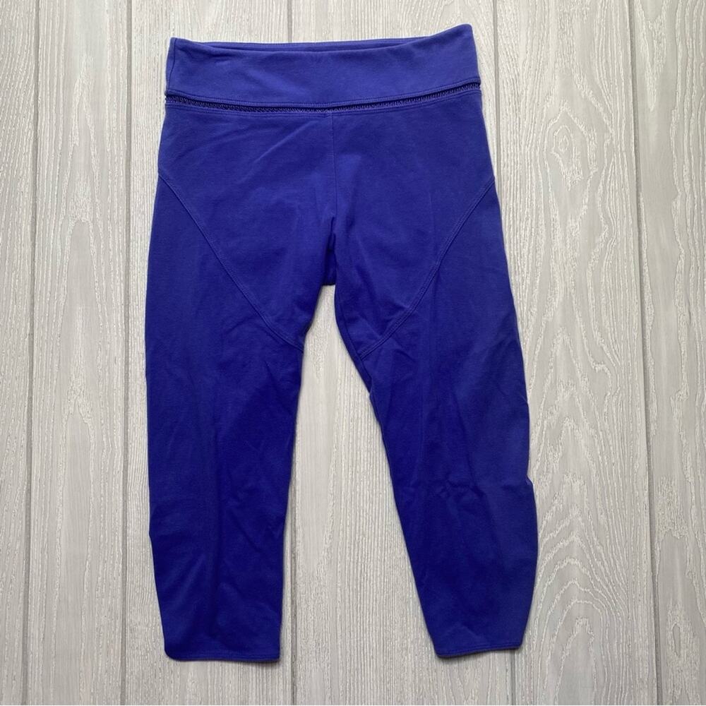 Free People Movement Women's Blue Eyelet Ruched Hem Capri Leggings Size Small